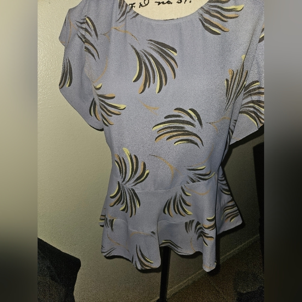 Loft Womans Short Sleeve Blouse Size S